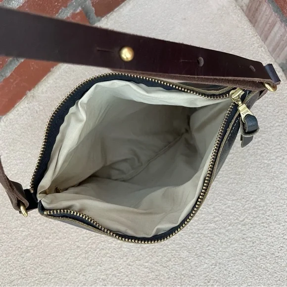 Zina Kao 🇺🇸 CAMO Print | Leather Crossbody Bag - Picture 9 of 9